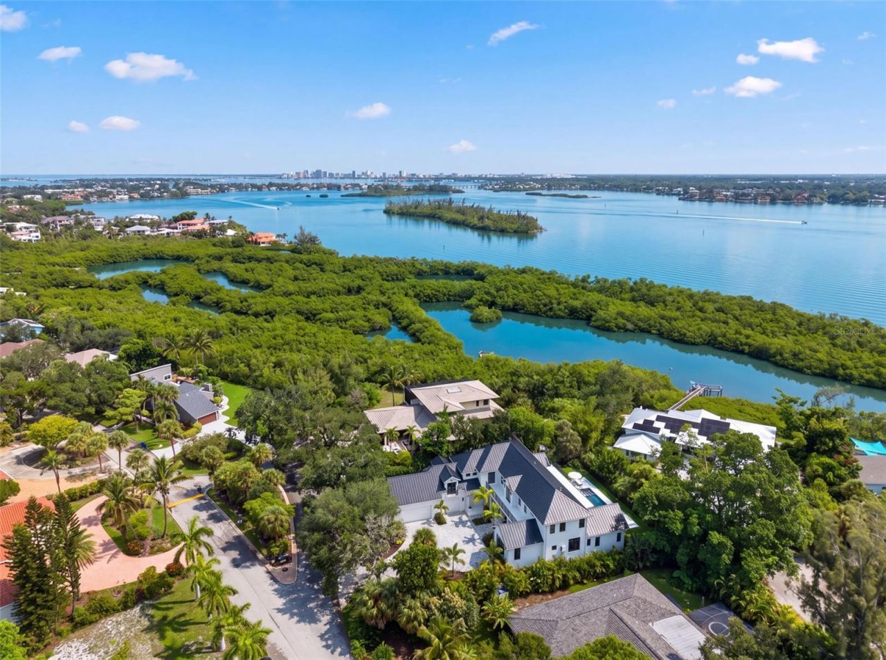 656 Tropical Circle, Sarasota, FL 34242 Photo