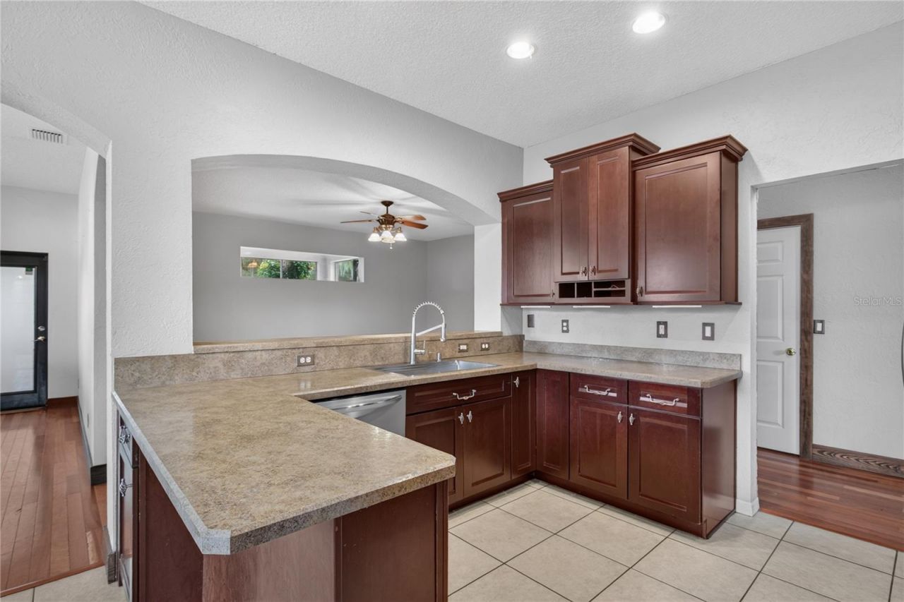 7314 Spring Mountain Lane, Yalaha, FL 34797 Photo