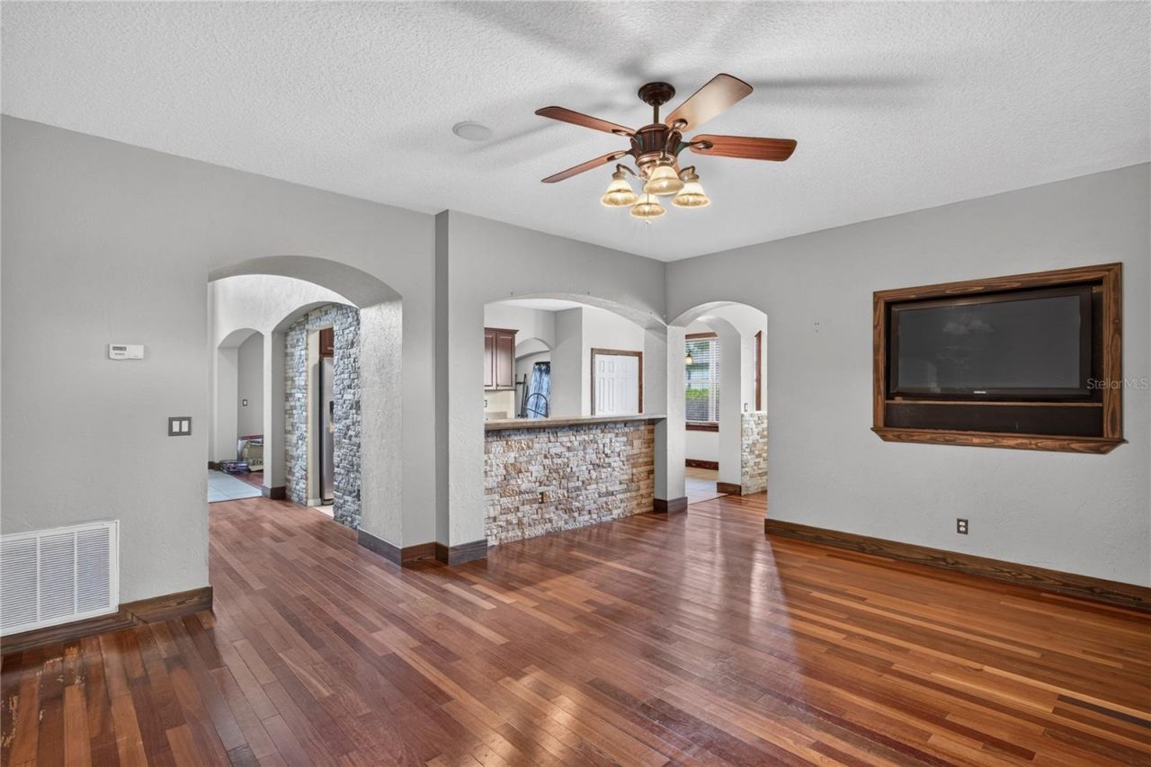 7314 Spring Mountain Lane, Yalaha, FL 34797 Photo