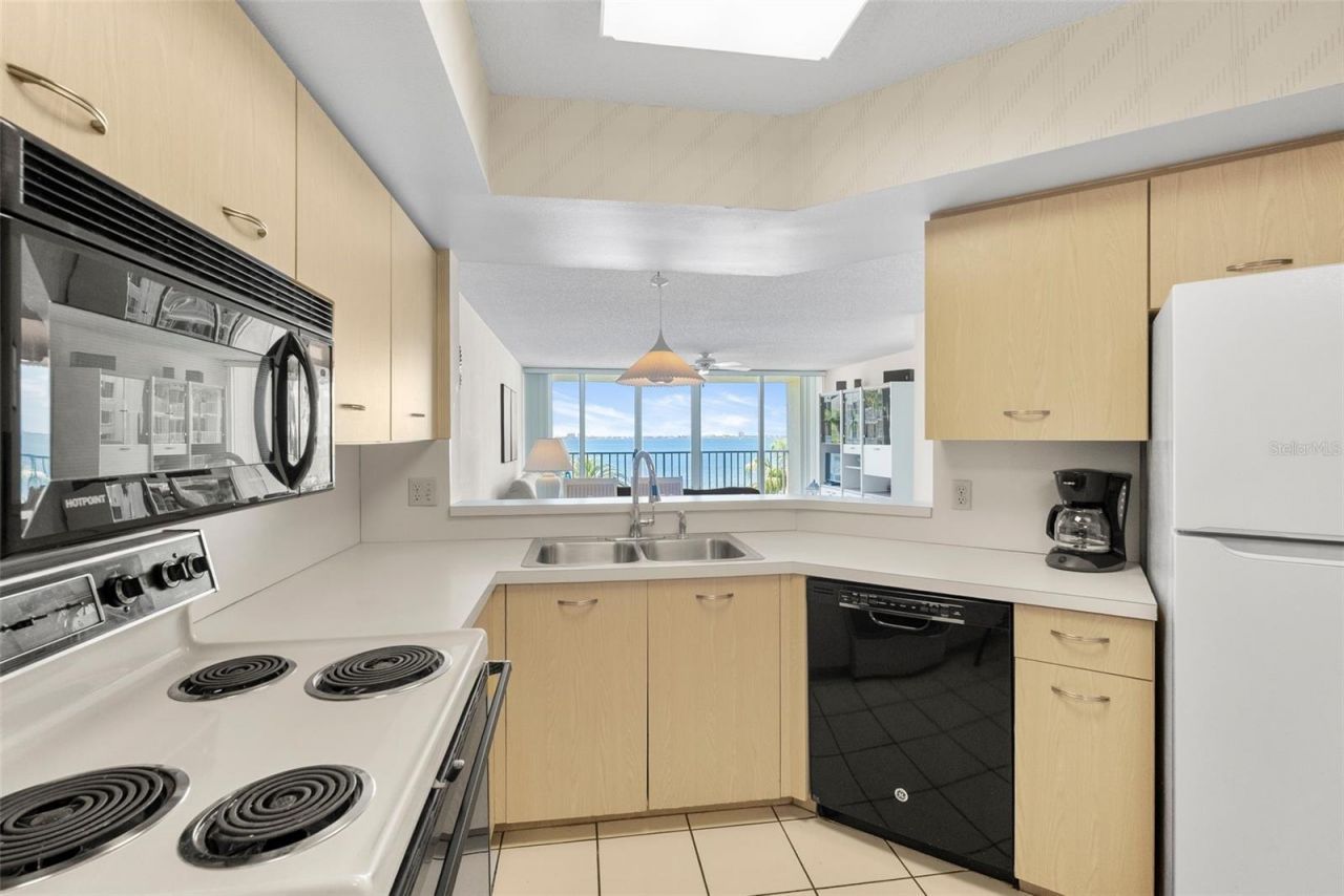 5155 Isla Key Boulevard S, Unit 304, Saint Petersburg, FL 33715 Photo