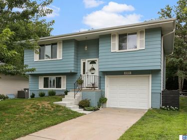 2305 Wildwood Place, Lincoln, NE 68512