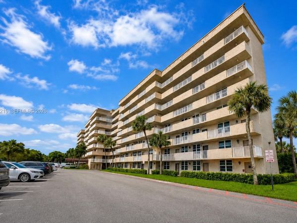 250 Jacaranda Dr , Unit 805, Plantation, FL 33324
