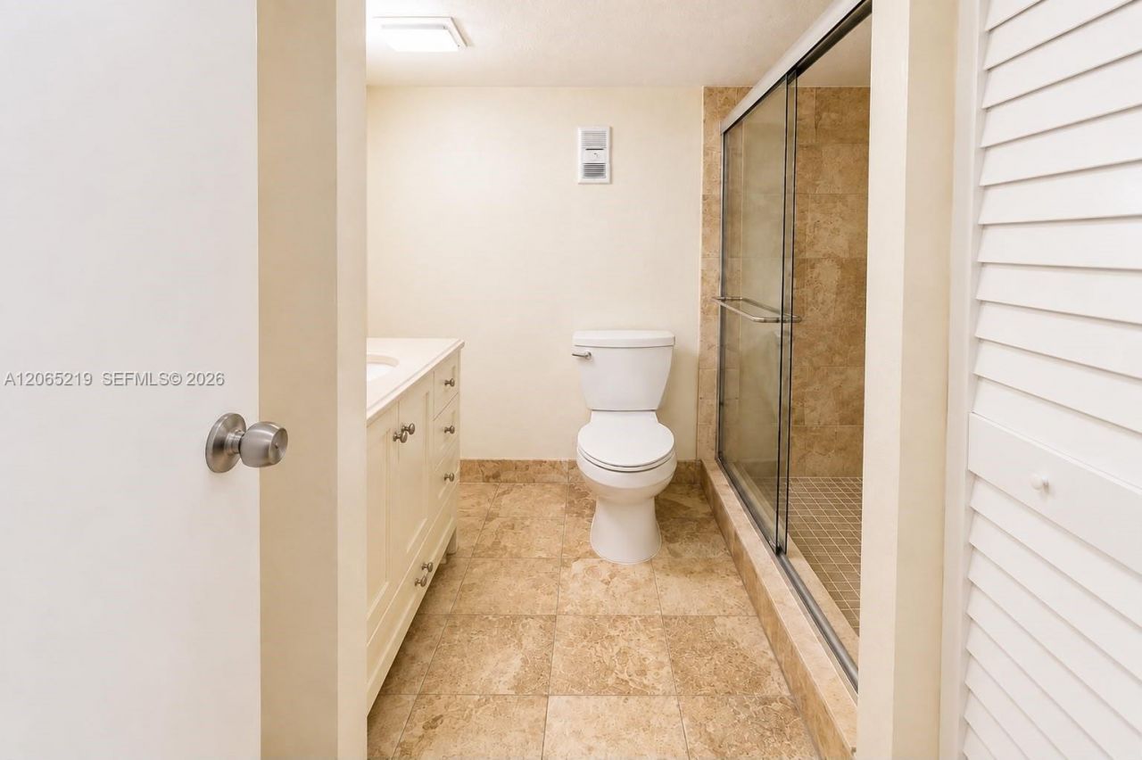 250 Jacaranda Dr, Unit 805, Plantation, FL 33324 Photo
