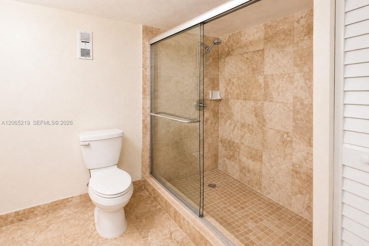 250 Jacaranda Dr, Unit 805, Plantation, FL 33324 Photo