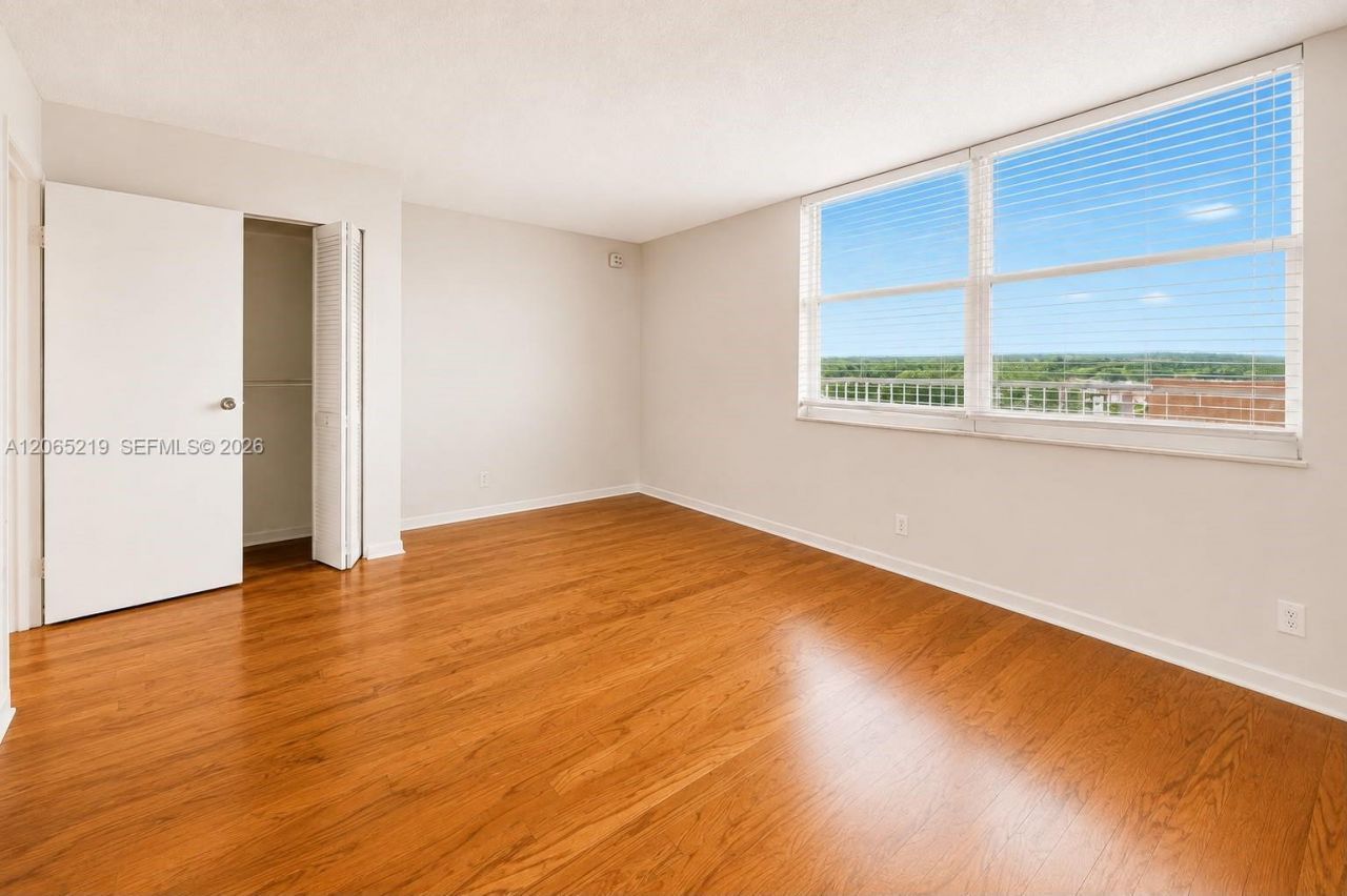 250 Jacaranda Dr, Unit 805, Plantation, FL 33324 Photo