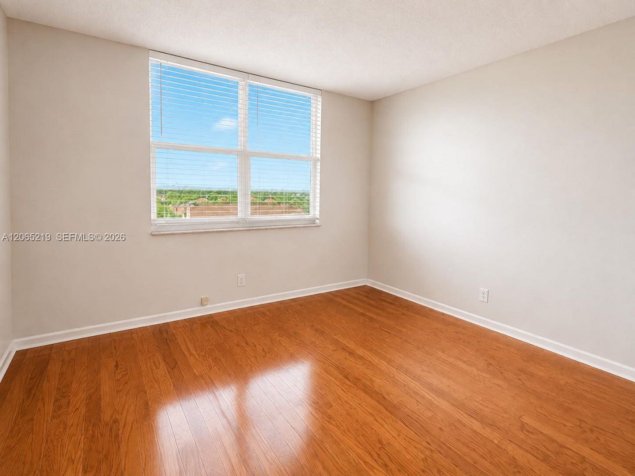 250 Jacaranda Dr, Unit 805, Plantation, FL 33324 Photo