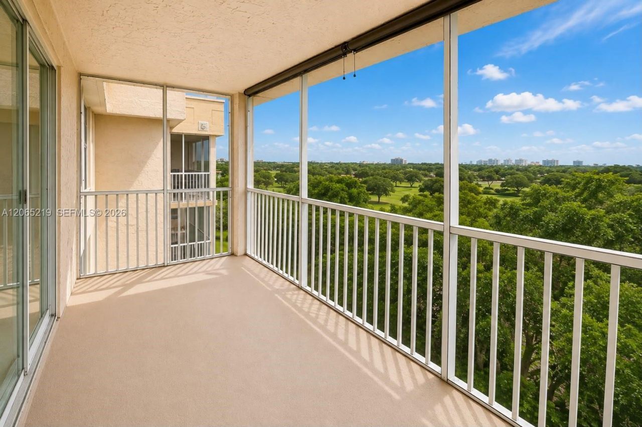 250 Jacaranda Dr, Unit 805, Plantation, FL 33324 Photo