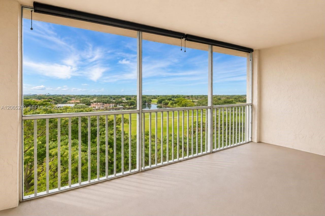 250 Jacaranda Dr, Unit 805, Plantation, FL 33324 Photo