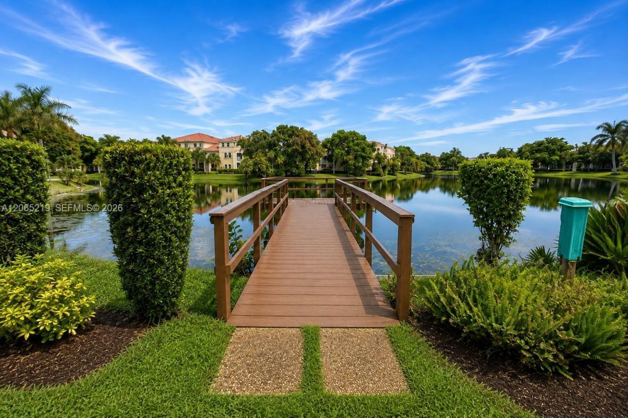 250 Jacaranda Dr, Unit 805, Plantation, FL 33324 Photo