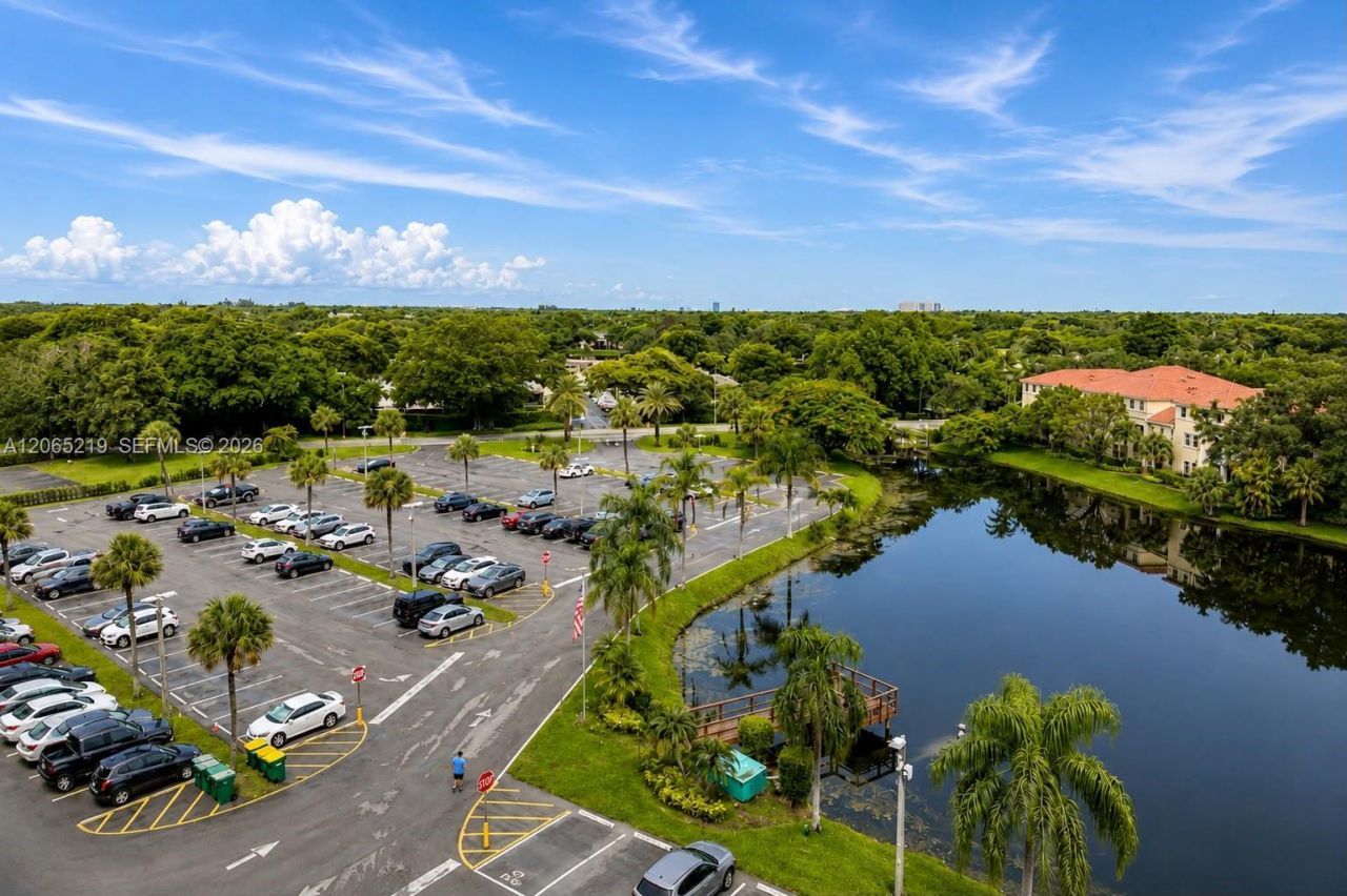 250 Jacaranda Dr, Unit 805, Plantation, FL 33324 Photo