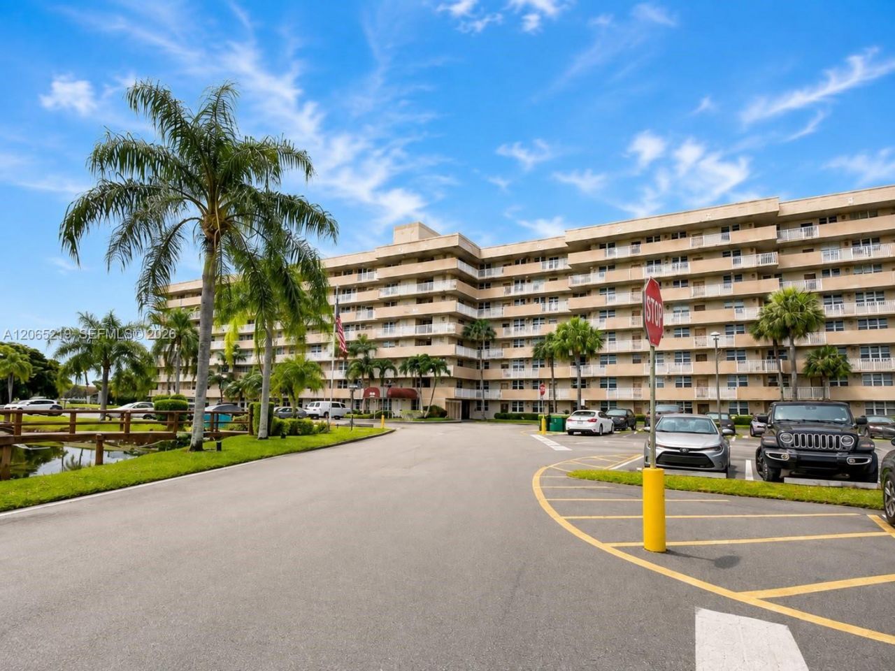 250 Jacaranda Dr, Unit 805, Plantation, FL 33324 Photo