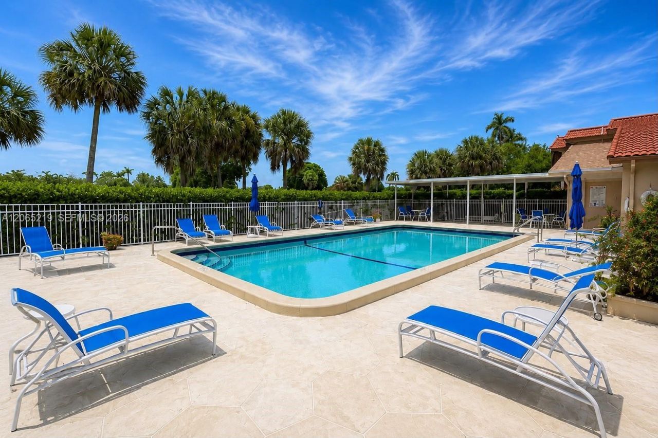 250 Jacaranda Dr, Unit 805, Plantation, FL 33324 Photo