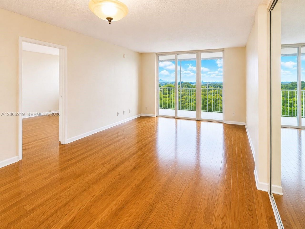 250 Jacaranda Dr, Unit 805, Plantation, FL 33324 Photo