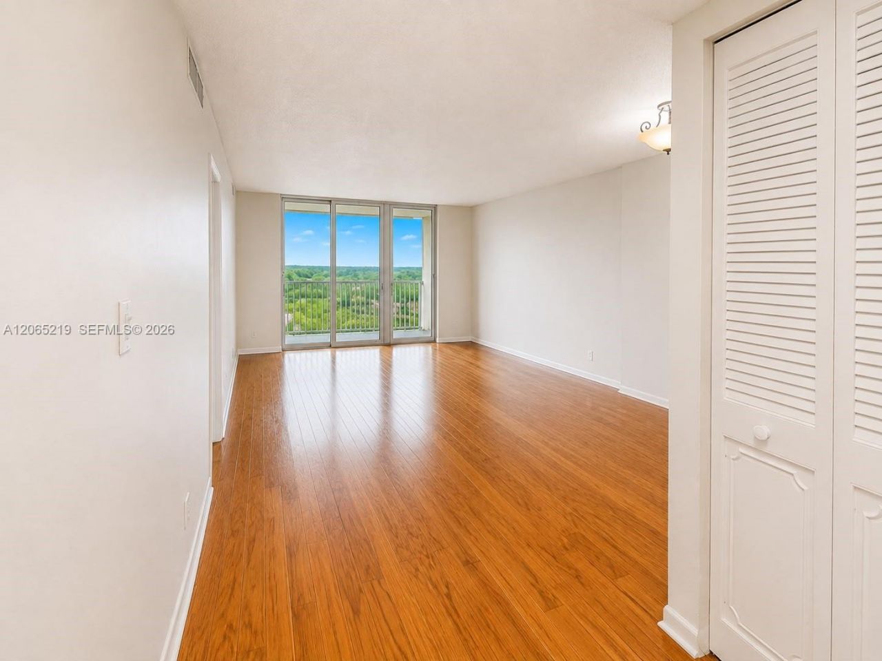250 Jacaranda Dr, Unit 805, Plantation, FL 33324 Photo