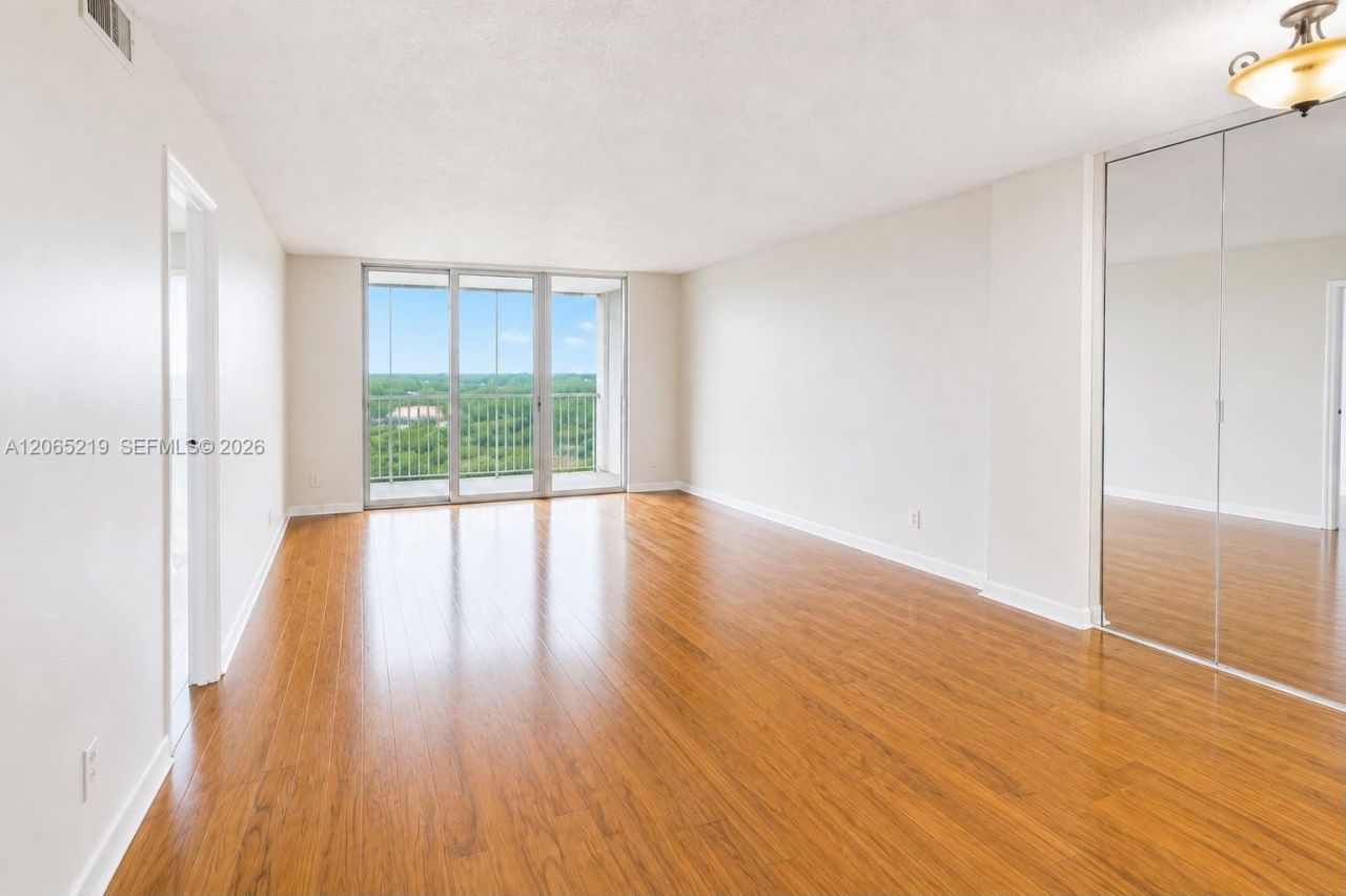250 Jacaranda Dr, Unit 805, Plantation, FL 33324 Photo