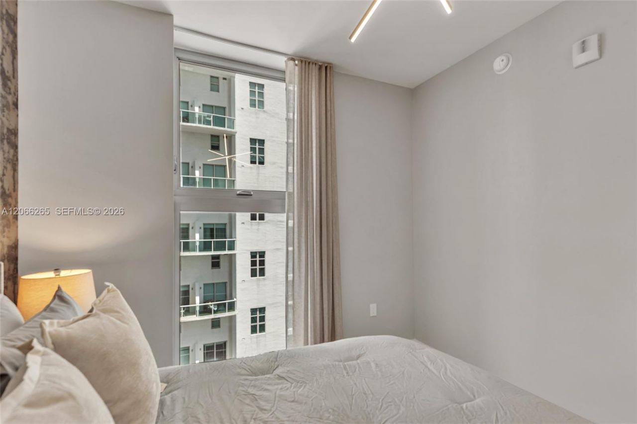 77 SE 5th St, Unit 2006, Miami, FL 33131 Photo