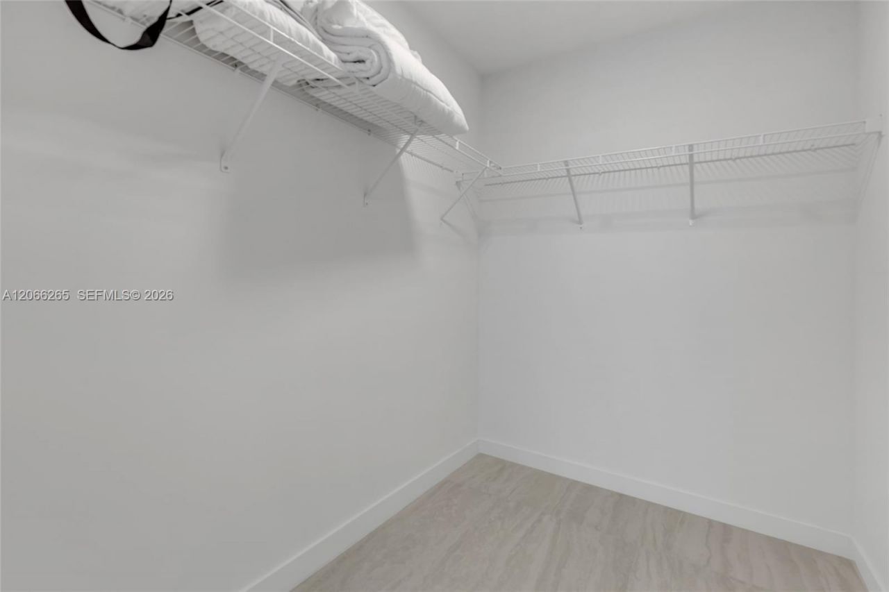 77 SE 5th St, Unit 2006, Miami, FL 33131 Photo