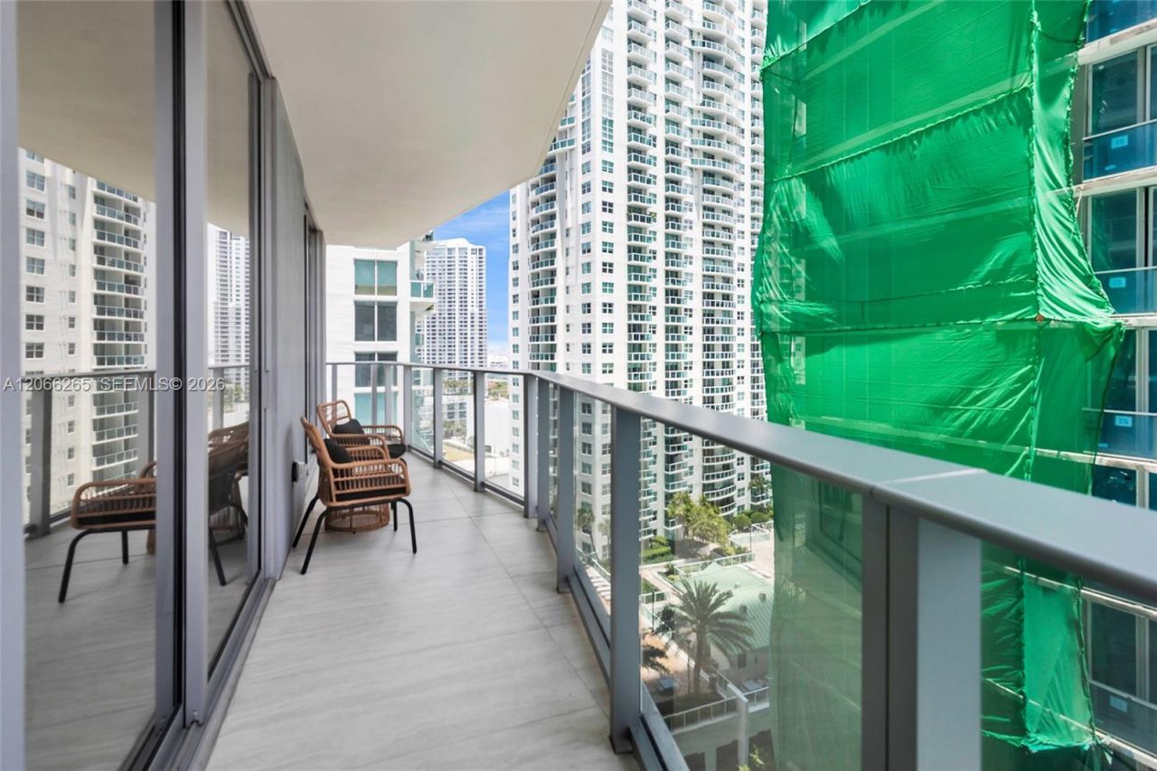 77 SE 5th St, Unit 2006, Miami, FL 33131 Photo