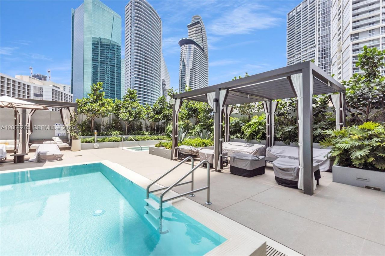 77 SE 5th St, Unit 2006, Miami, FL 33131 Photo