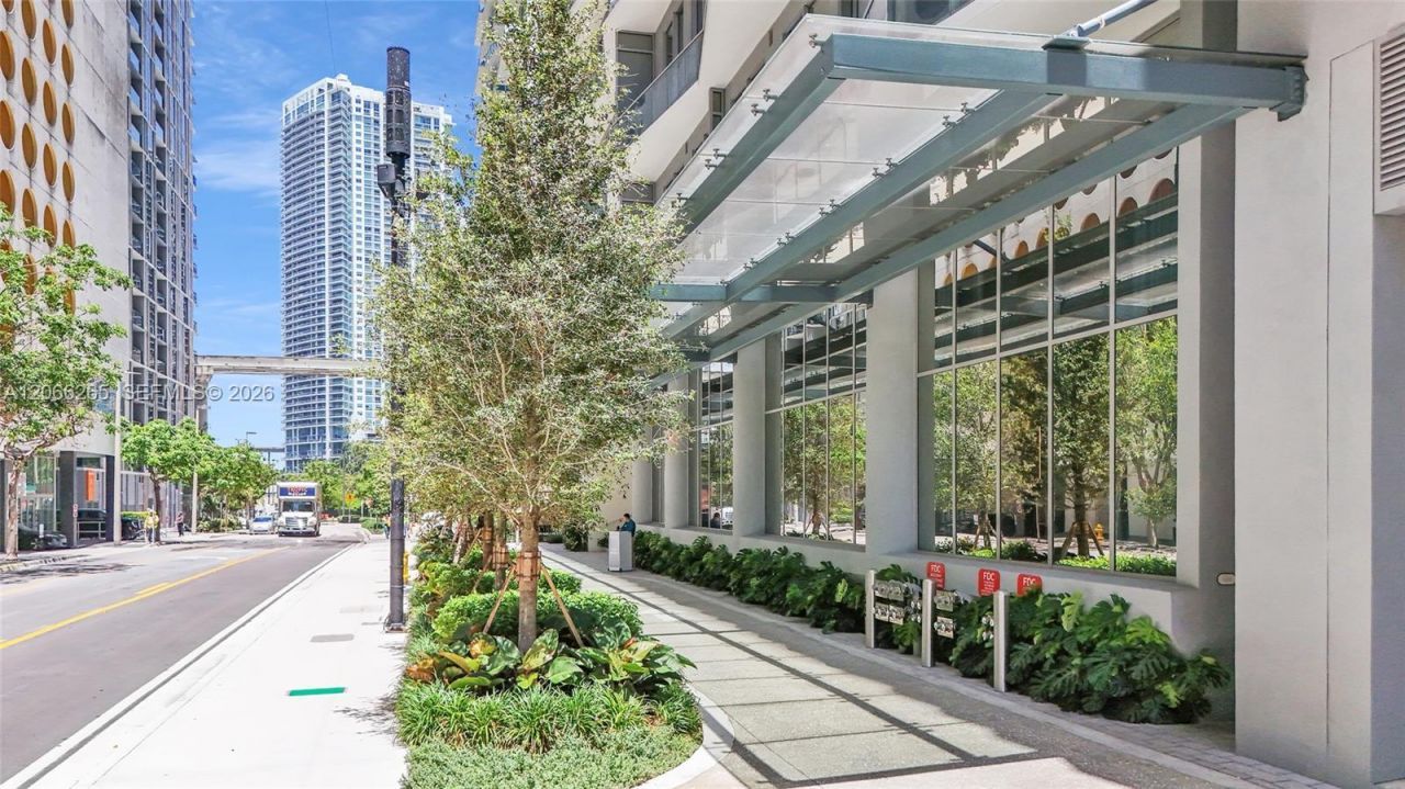 77 SE 5th St, Unit 2006, Miami, FL 33131 Photo