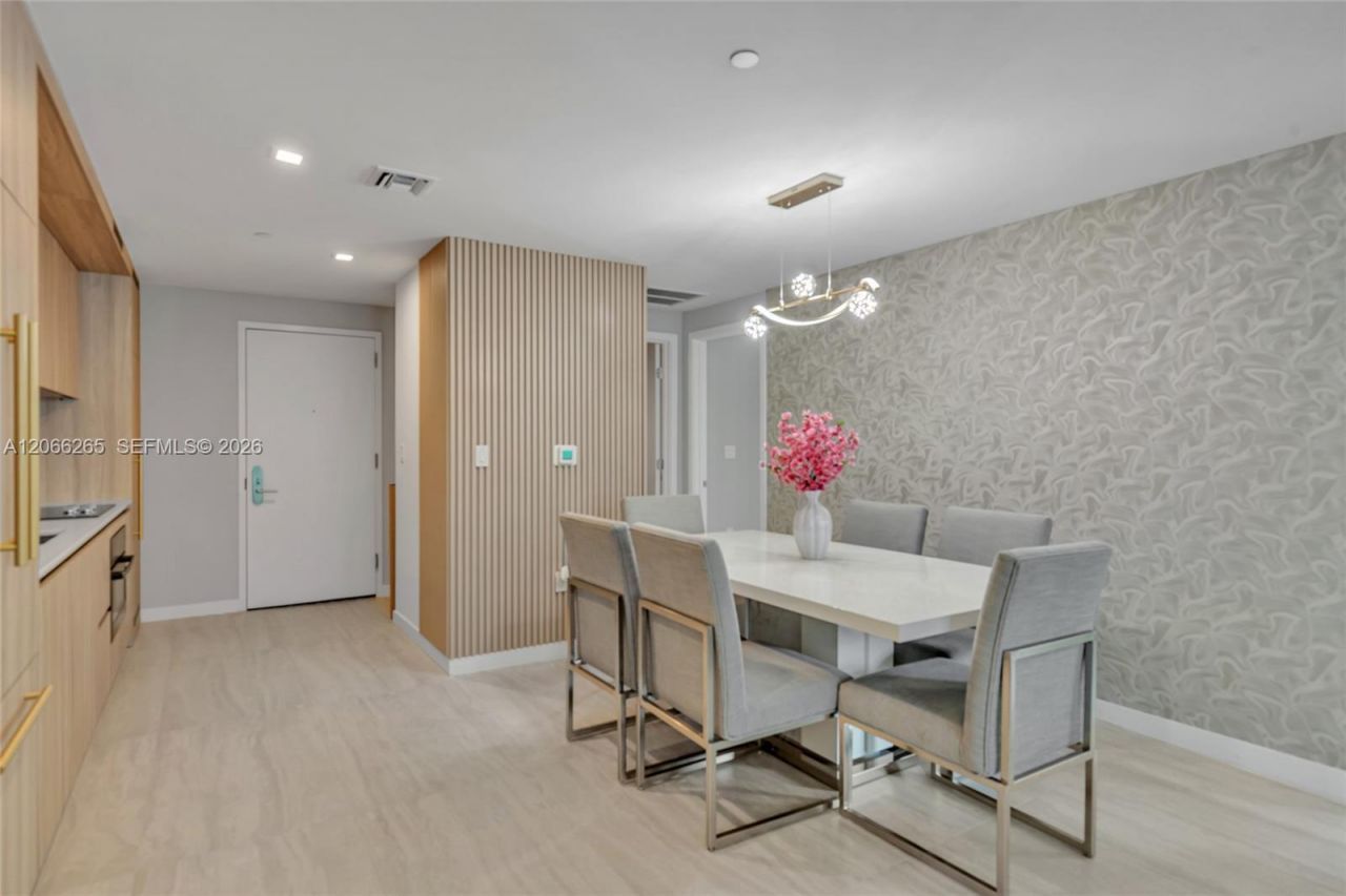 77 SE 5th St, Unit 2006, Miami, FL 33131 Photo
