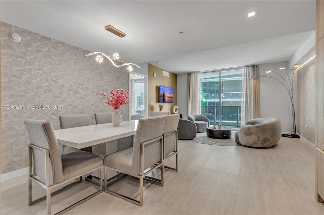 77 SE 5th St, Unit 2006, Miami, FL 33131 Photo