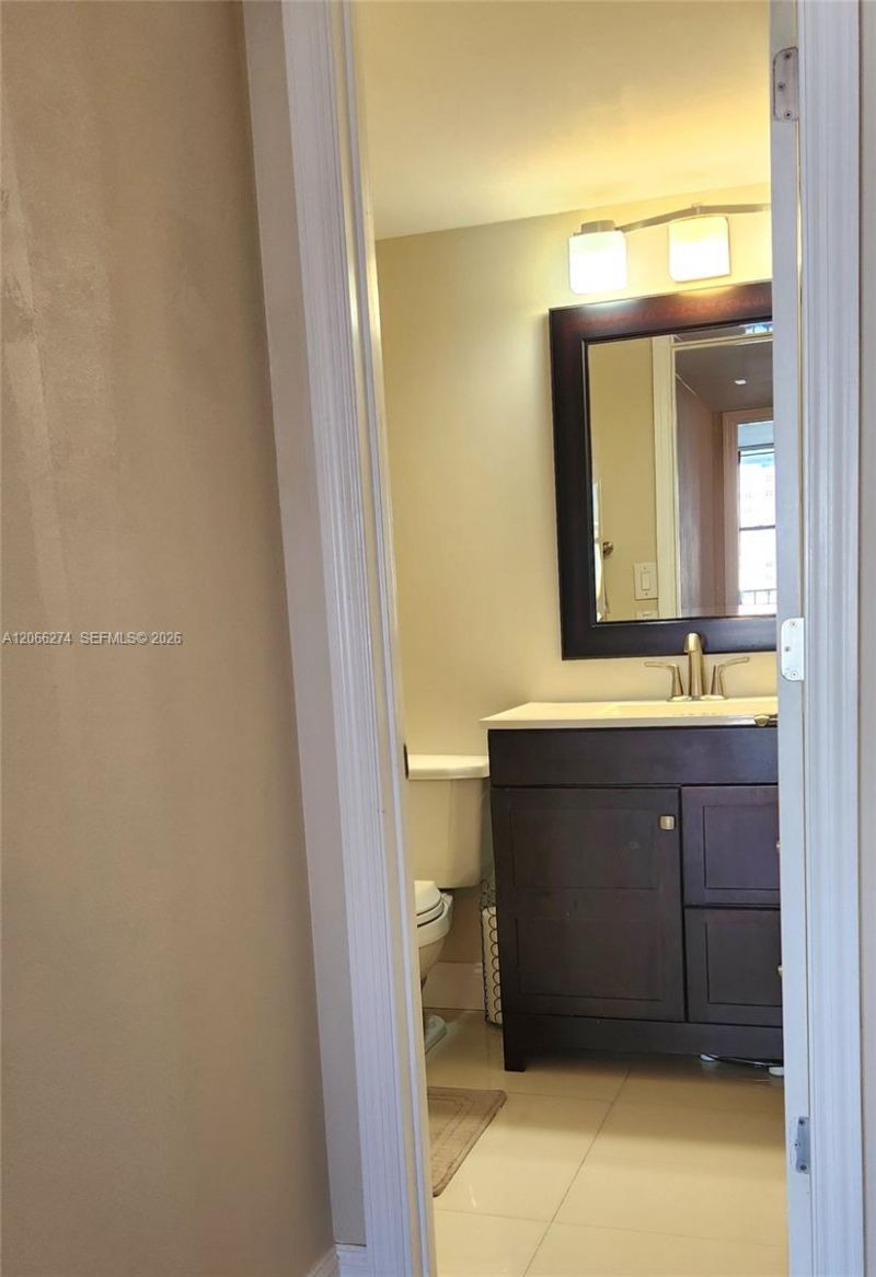 1000 Parkview Dr , Unit 1026, Hallandale Beach, FL 33009 Photo