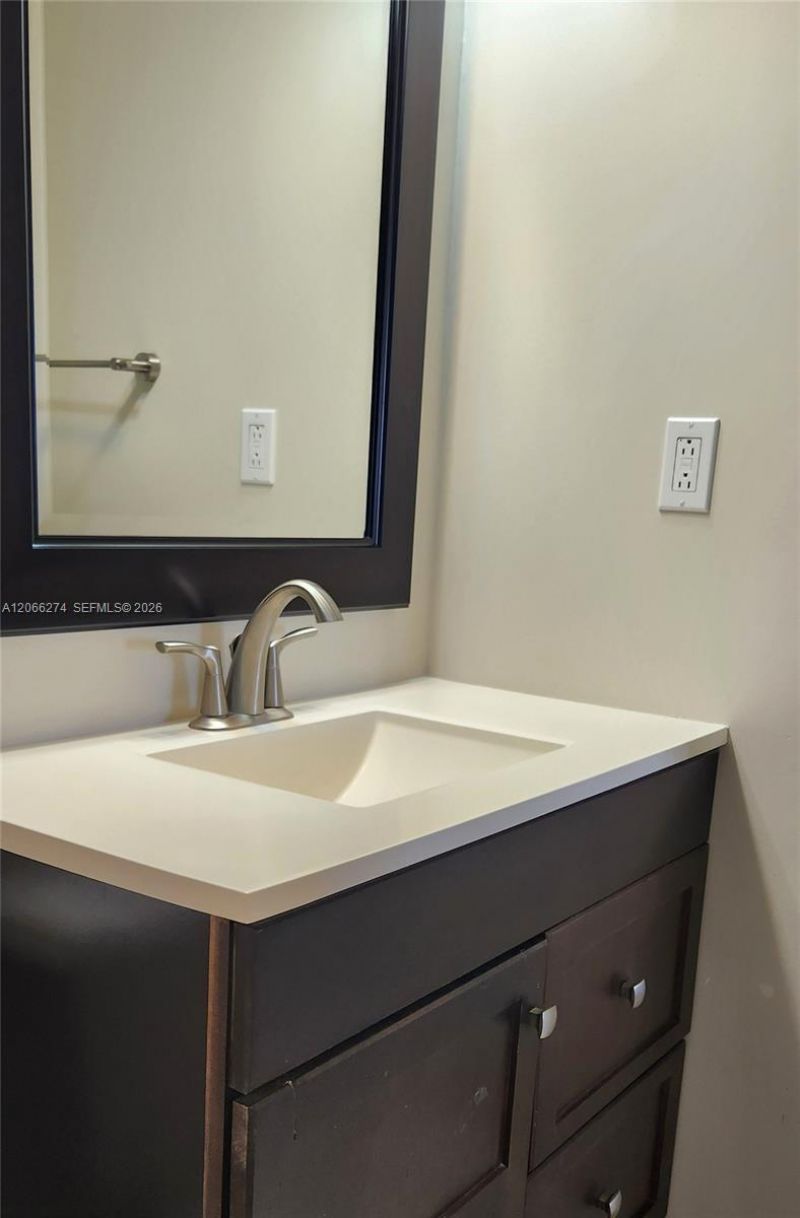 1000 Parkview Dr , Unit 1026, Hallandale Beach, FL 33009 Photo