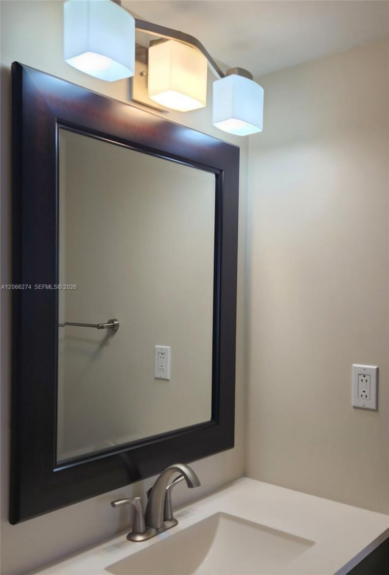 1000 Parkview Dr , Unit 1026, Hallandale Beach, FL 33009 Photo