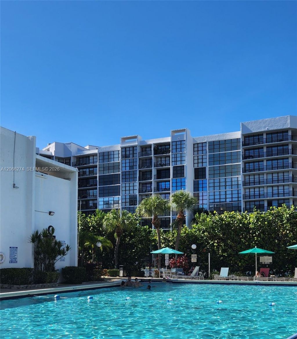 1000 Parkview Dr , Unit 1026, Hallandale Beach, FL 33009 Photo