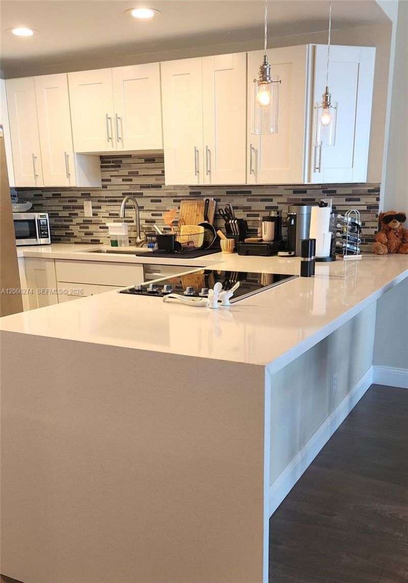 1000 Parkview Dr , Unit 1026, Hallandale Beach, FL 33009 Photo