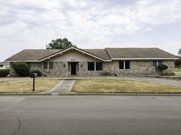 2918 Longridge Lane , Bartlesville, OK 74006