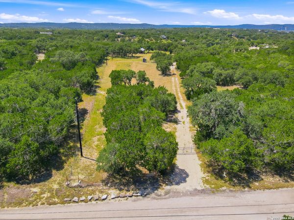 1353 BRUSHY CREEK DR, Lakehills, TX 78063