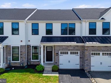 8034 MILLTOWN CIRCLE, CHELTENHAM, PA 19012