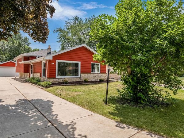 9821 W Grantosa DRIVE, Wauwatosa, WI 53222