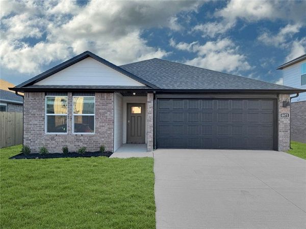 4725 W Folsom Street , Fayetteville, AR 72704