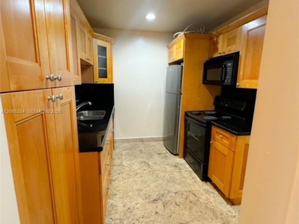 2008 Jackson , Unit B7, Hollywood, FL 33020