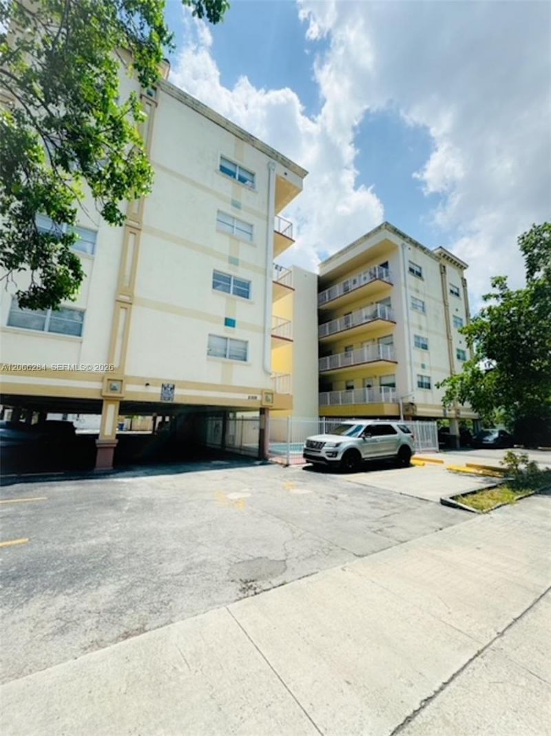 2008 Jackson , Unit B7, Hollywood, FL 33020 Photo