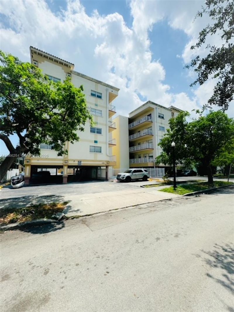 2008 Jackson , Unit B7, Hollywood, FL 33020 Photo