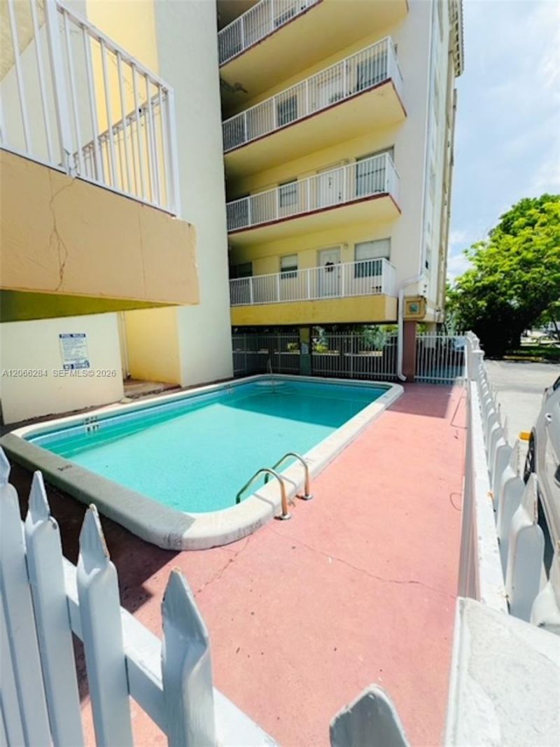 2008 Jackson , Unit B7, Hollywood, FL 33020 Photo