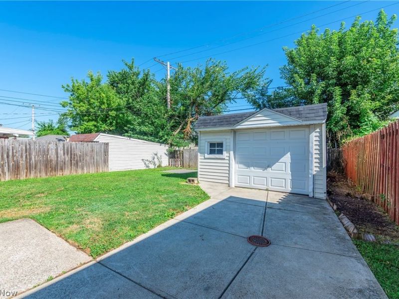 6902 Luelda Avenue, Parma, OH 44129 Photo 32