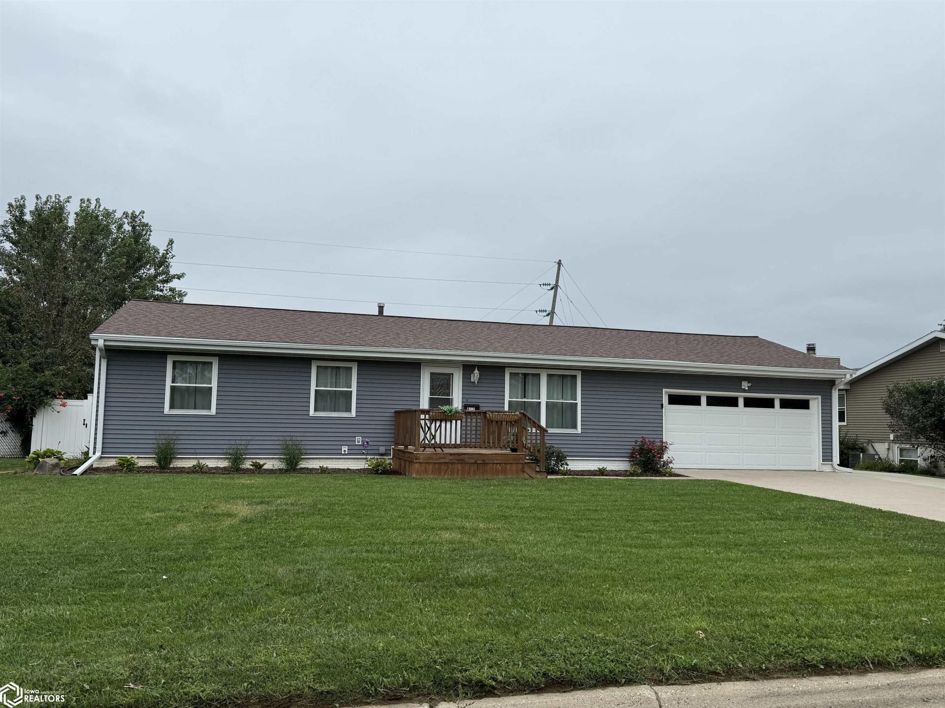 412 Newcastle Rd, Marshalltown, IA 50158 Main Photo