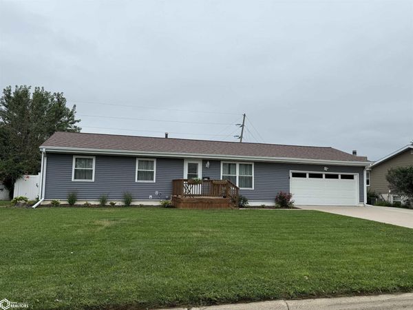 412 NEWCASTLE RD, Marshalltown, IA 50158