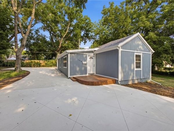 6818 Agnes Avenue, Kansas City, MO 64132