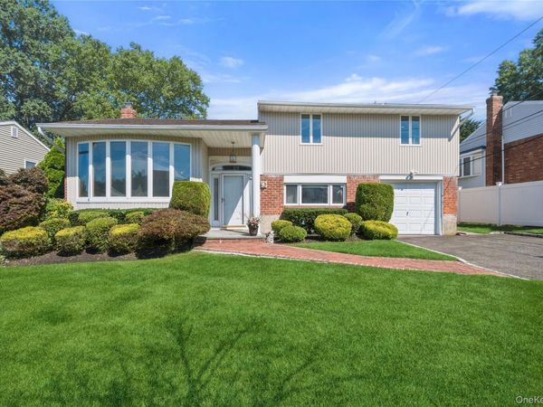 19 Jody Lane , Plainview, NY 11803