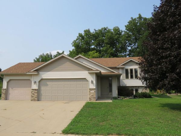 652 7th Street SW, Pine Island, MN 55963