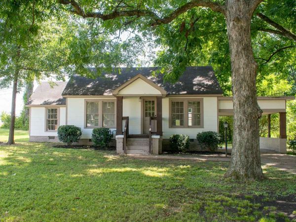 110 Lawndale Dr., Tupelo, MS 38801