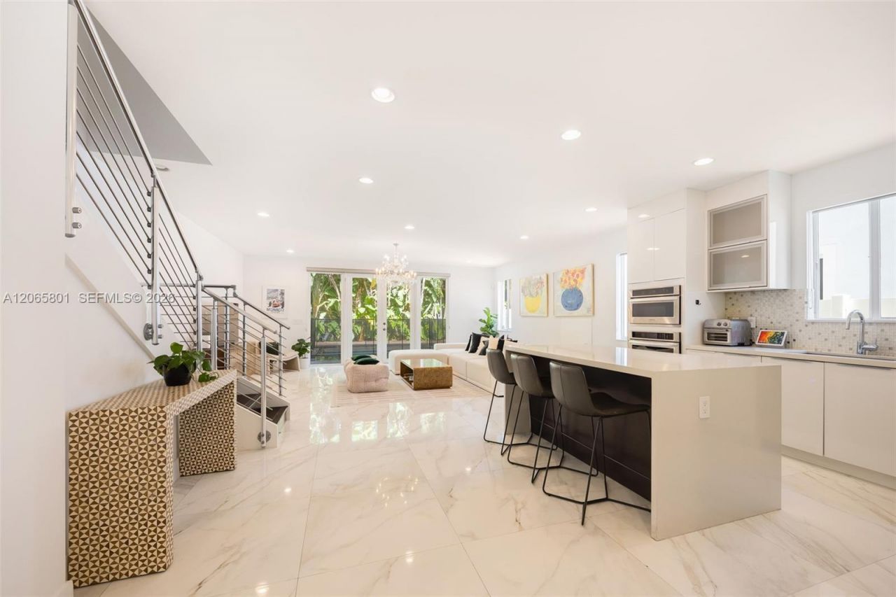 2938 Catalina St , Coconut Grove, FL 33133 Photo
