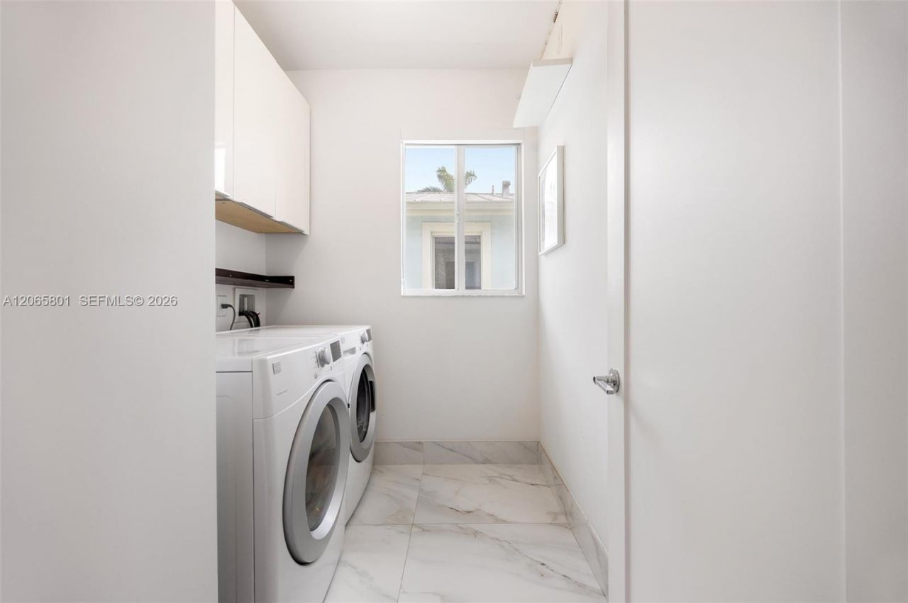 2938 Catalina St , Coconut Grove, FL 33133 Photo