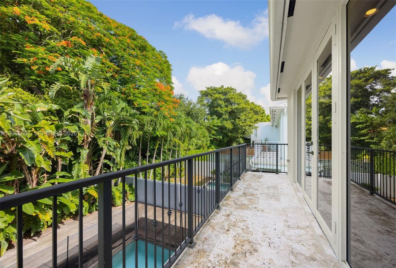 2938 Catalina St , Coconut Grove, FL 33133 Photo